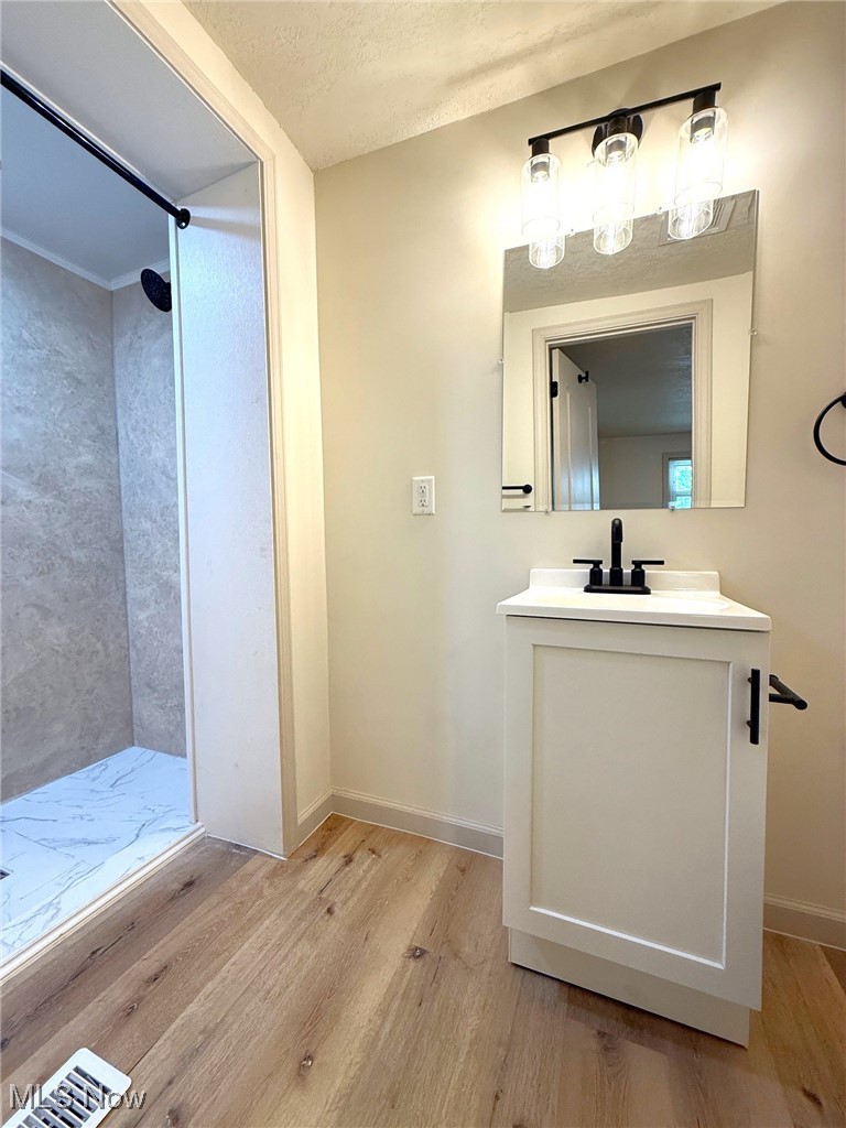 1074 Ridge Road Vienna, OH 44473 - Photo 18 of 35 Master Bathroom