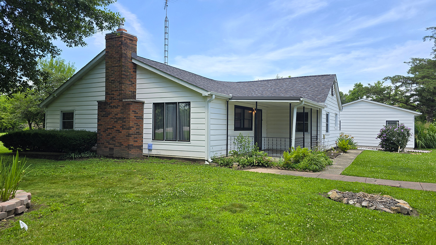 2769 Old 51 Road Sandoval, IL 62882 - Photo 1 of 44