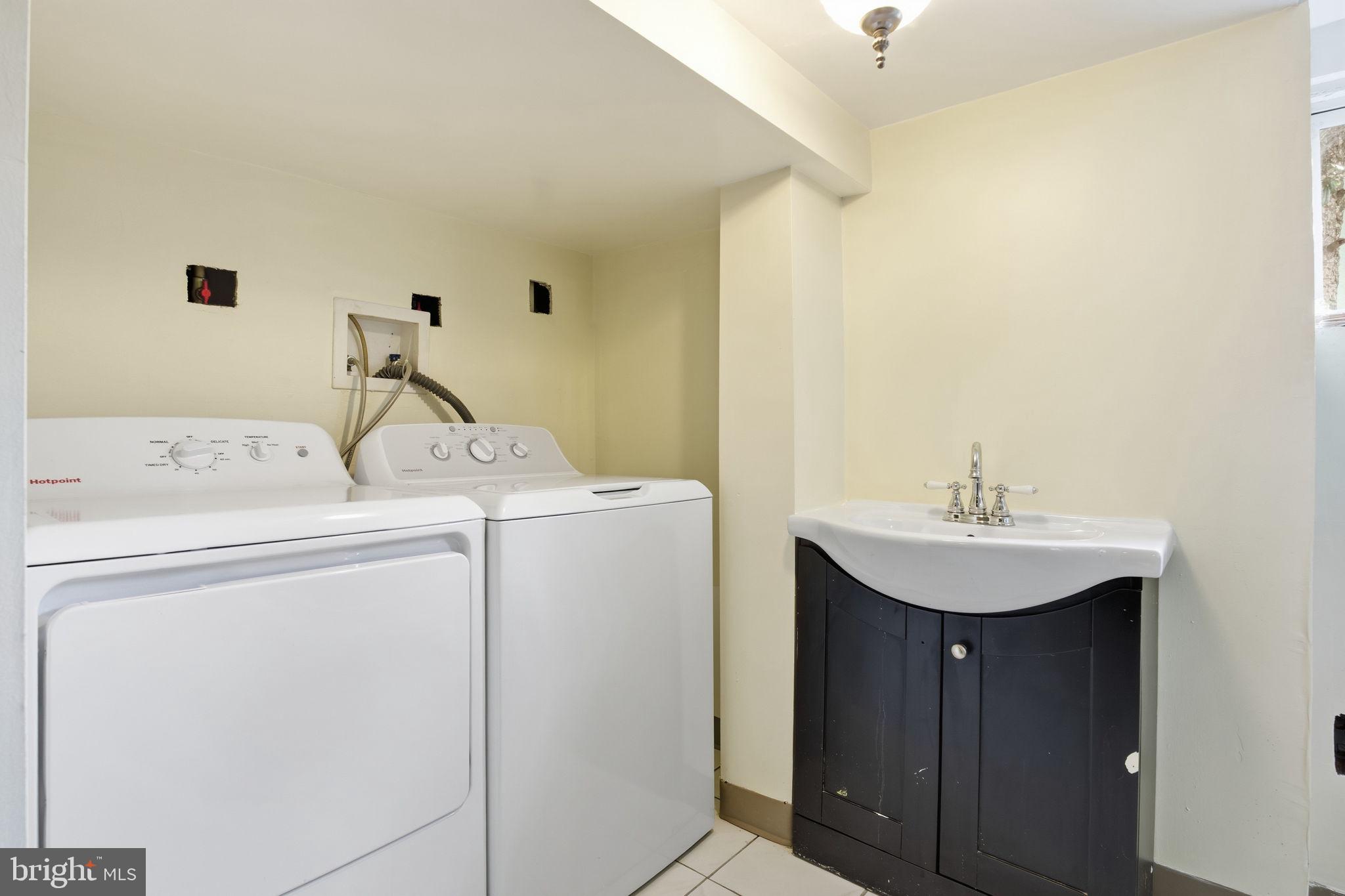 2803 Berwick Avenue Baltimore, MD 21234 - Photo 19 of 25 a utility room with dryer and washer