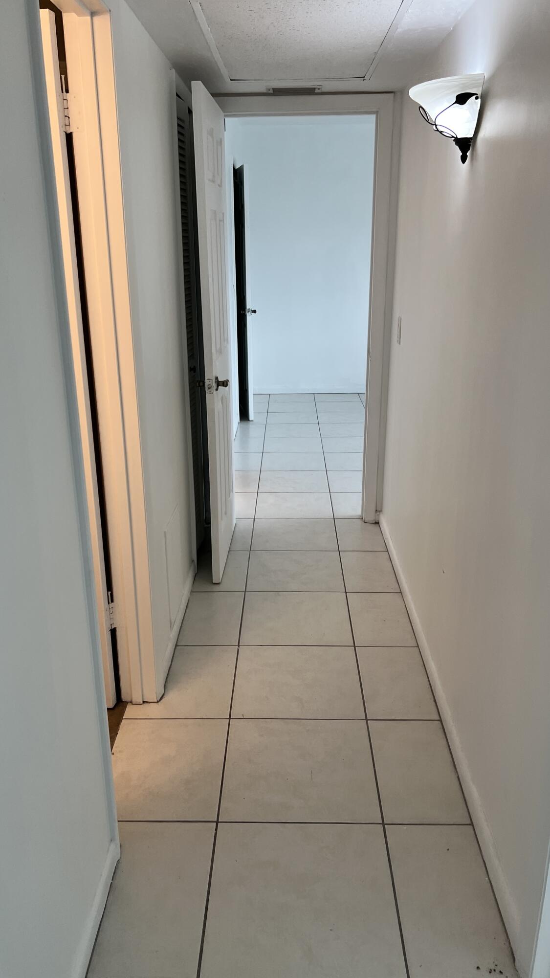 1860 Robalo Drive, Unit 104 Vero Beach, FL 32960 - Photo 7 of 11 a view of a hallway