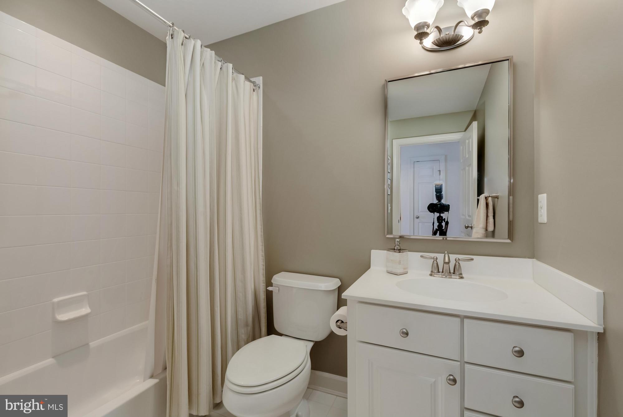 842 West Glebe Road Alexandria, VA 22305 - Photo 22 of 30 a bathroom with a toilet a sink a vanity and mirror