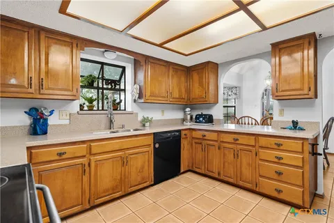 $650,000 | 4911 Youngsford Road, Marion, TX 78124