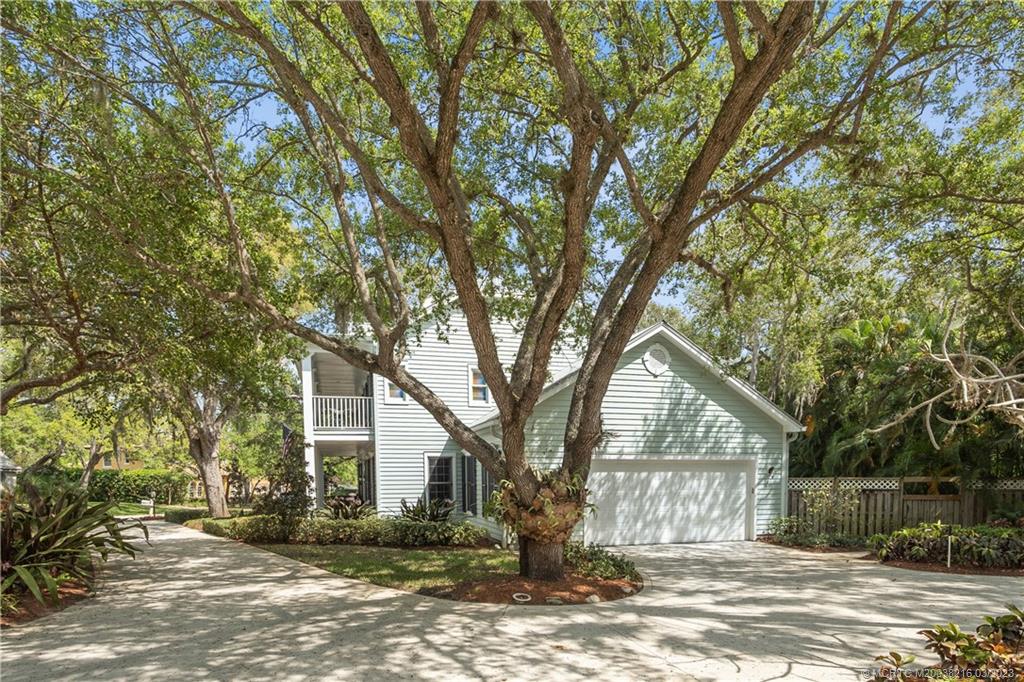 9 Pineapple Lane Stuart, FL 34996 - Photo 3 of 33 a front view of a house with a yard