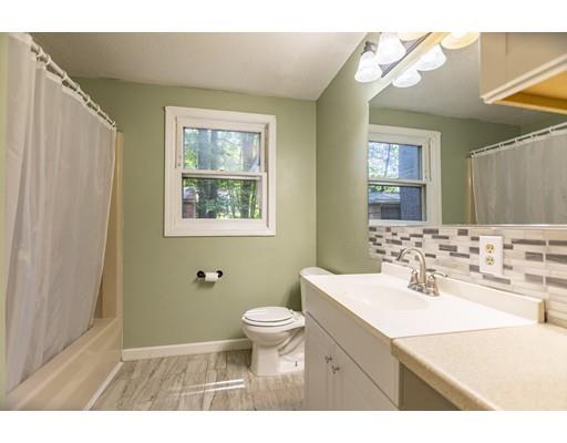 9 Burlington Road Nashua, NH 03062 - Photo 8 of 13