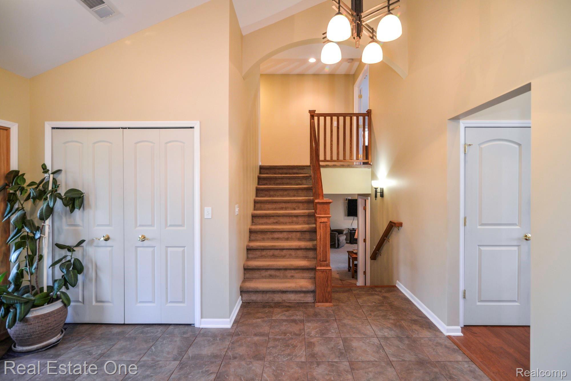 6441 Winans Lake Road Brighton, MI 48116 - Photo 17 of 45 Foyer to Upper Level