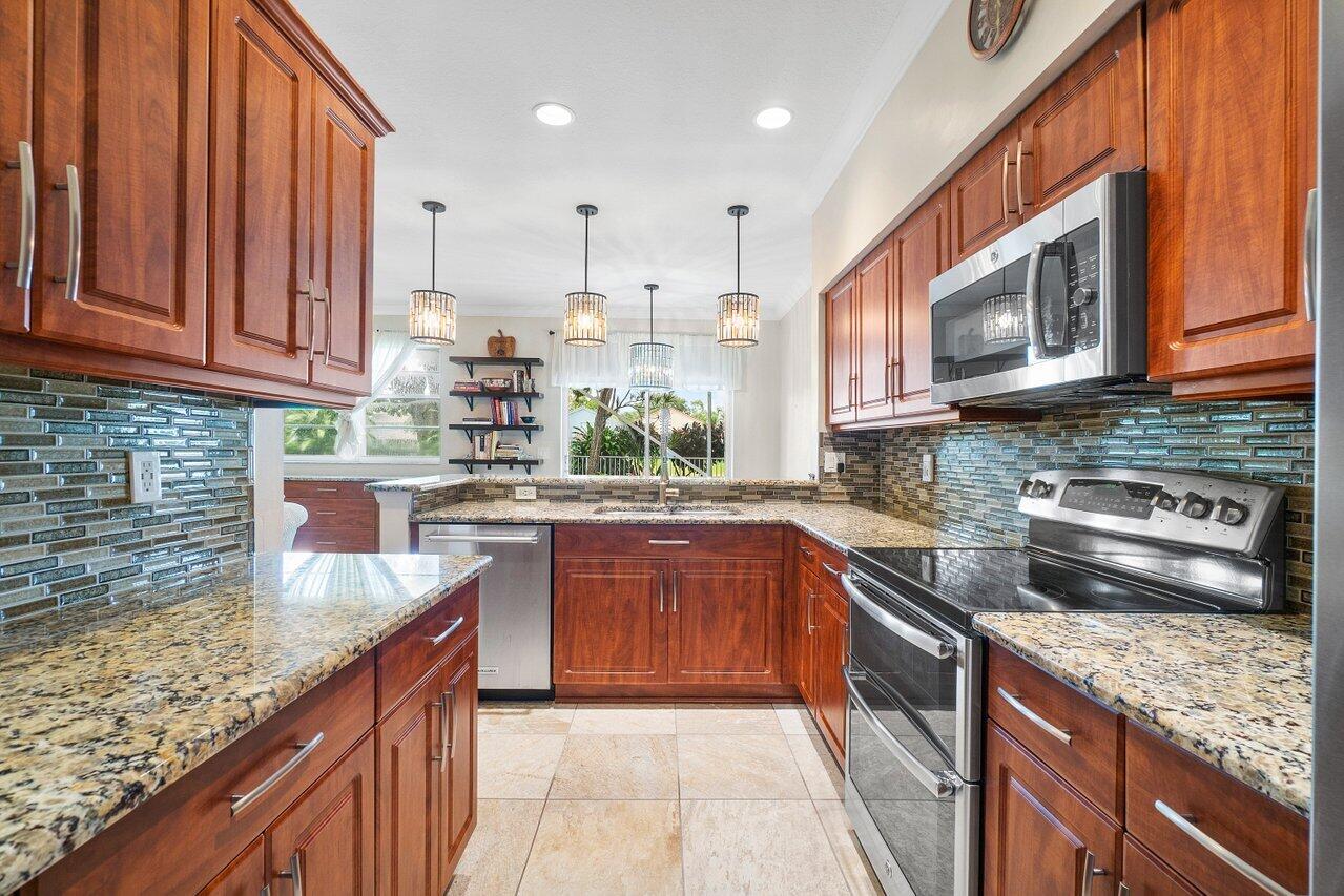 10380 Sunstream Lane Boca Raton, FL 33428 - Photo 3 of 41 345