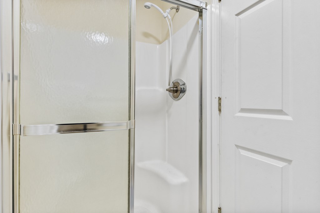21 Red Oak Court Blue Ridge, GA 30513 - Photo 21 of 39 Separate shower