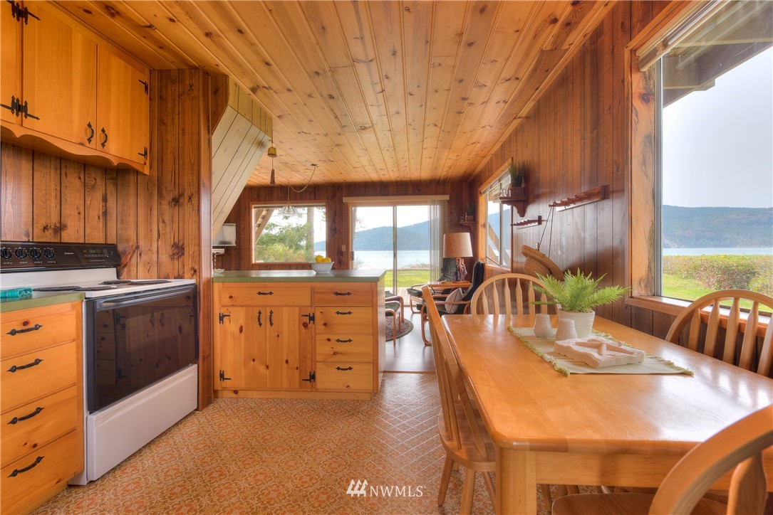 6424 West Shore Road Anacortes, WA 98221 - Photo 8 of 20 Gallery Image 8