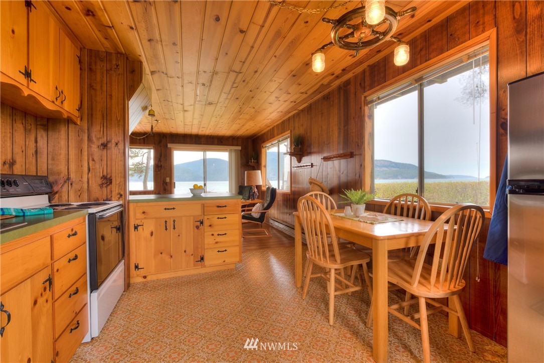 6424 West Shore Road Anacortes, WA 98221 - Photo 9 of 20 Gallery Image 9