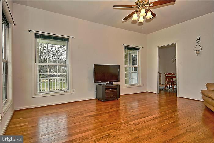 14927 Harrisville Road Mount Airy, MD 21771 - Photo 13 of 30 Living Room