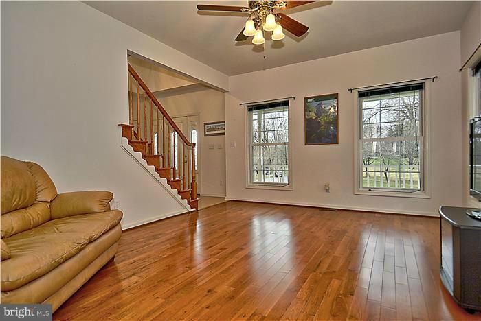 14927 Harrisville Road Mount Airy, MD 21771 - Photo 14 of 30 Living Room
