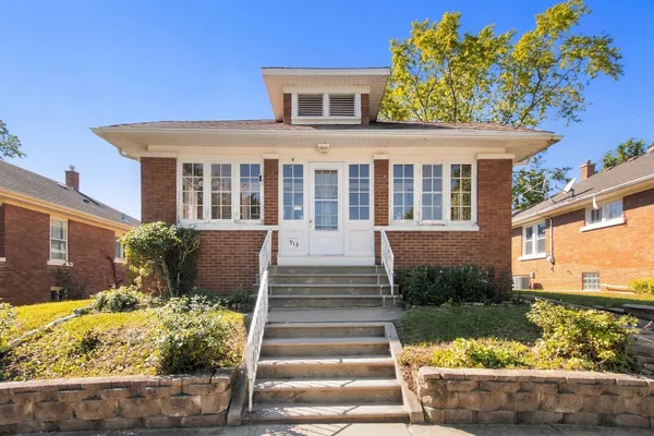 $220,000 | 913 Clement Street, Joliet, IL 60435