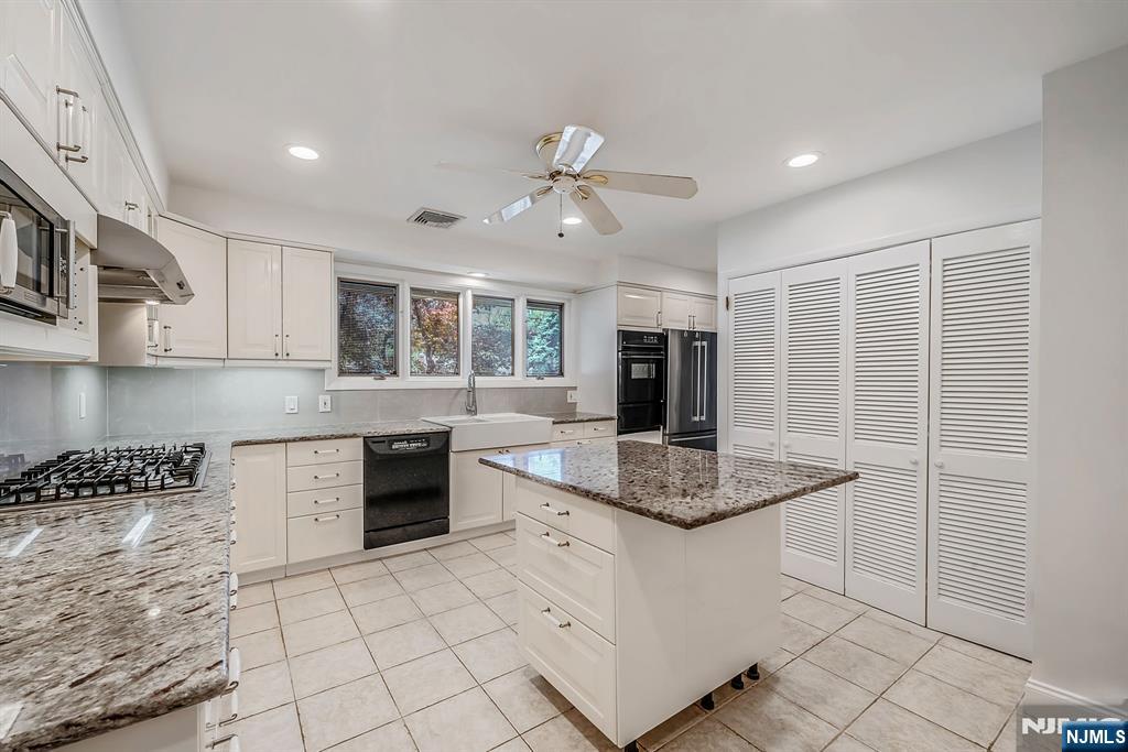 128 Beverly Road Fairfield, NJ 07004 - Photo 24 of 44