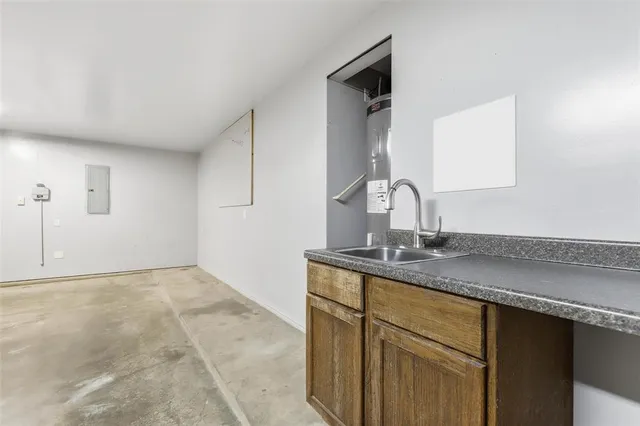 $2,500 | 413 Lighthouse Court, Joshua, TX 76058