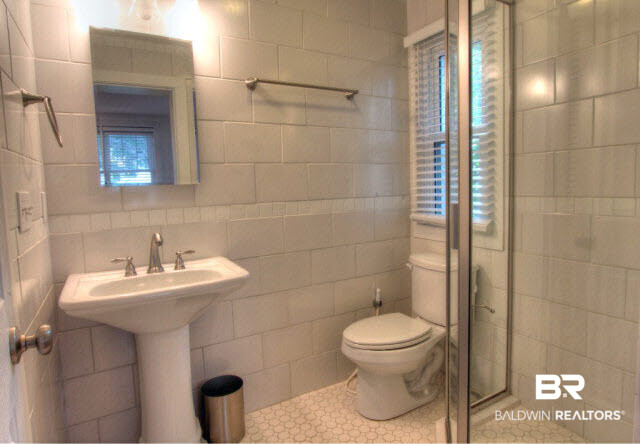 114 Powell Avenue Fairhope, AL 36532 - Photo 21 of 35 bathroom 2