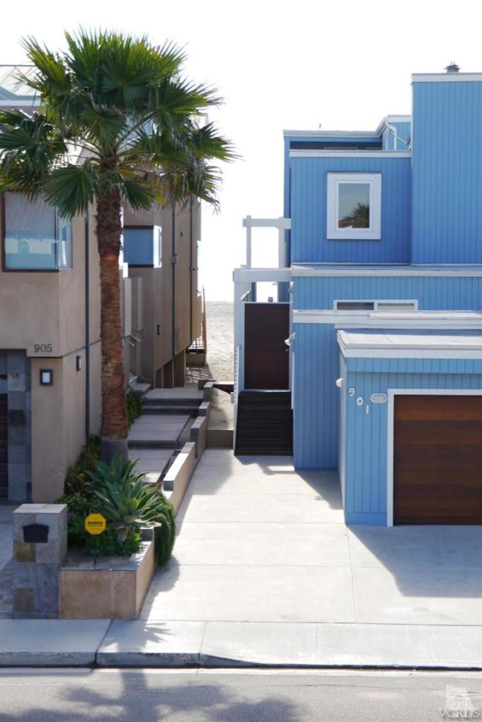 880 Mandalay Beach Road Oxnard, CA 93035 - Photo 14 of 21 a house view with a seating space