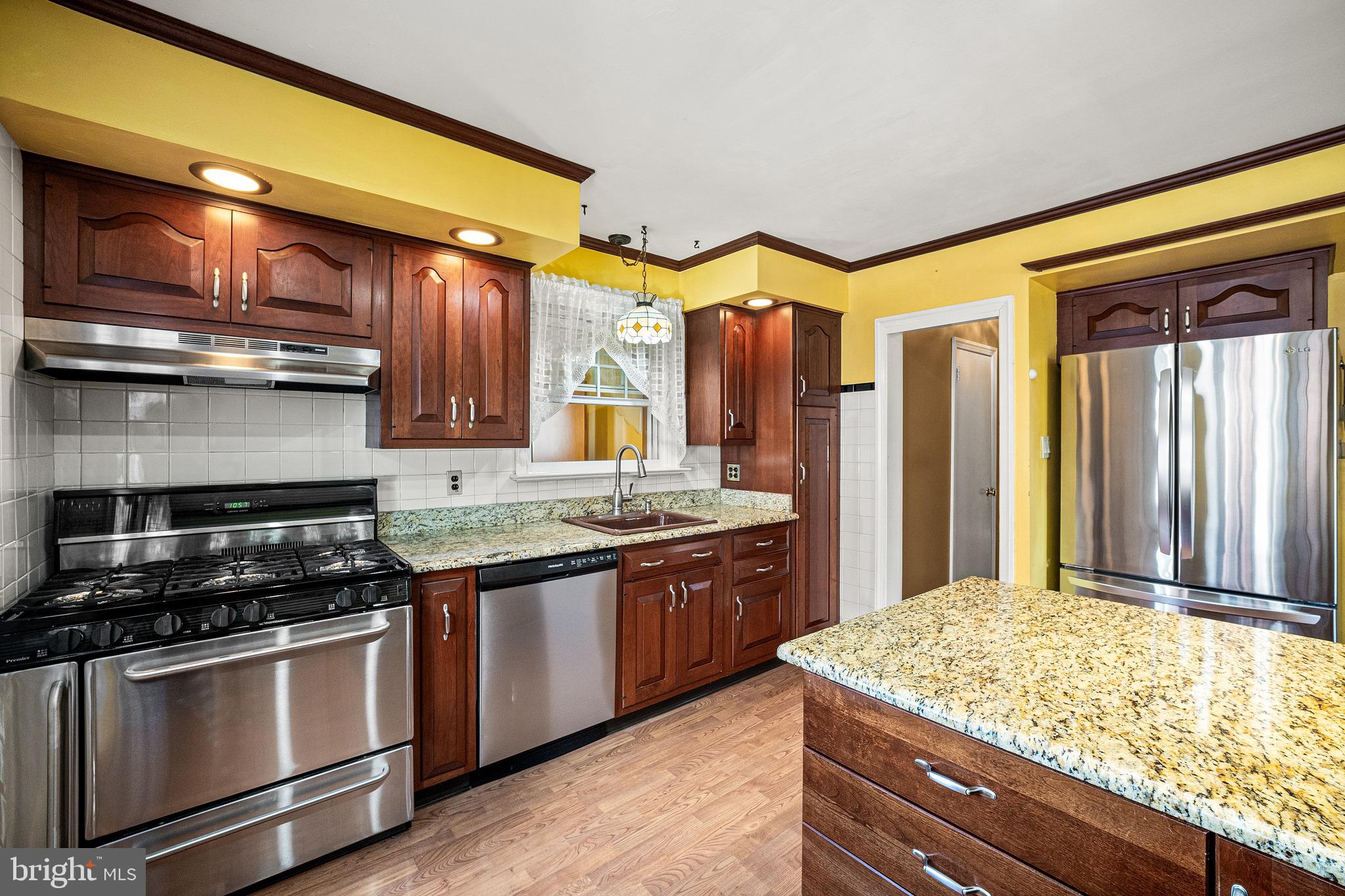 231 Springfield Road Aldan, PA 19018 - Photo 12 of 41 Kitchen