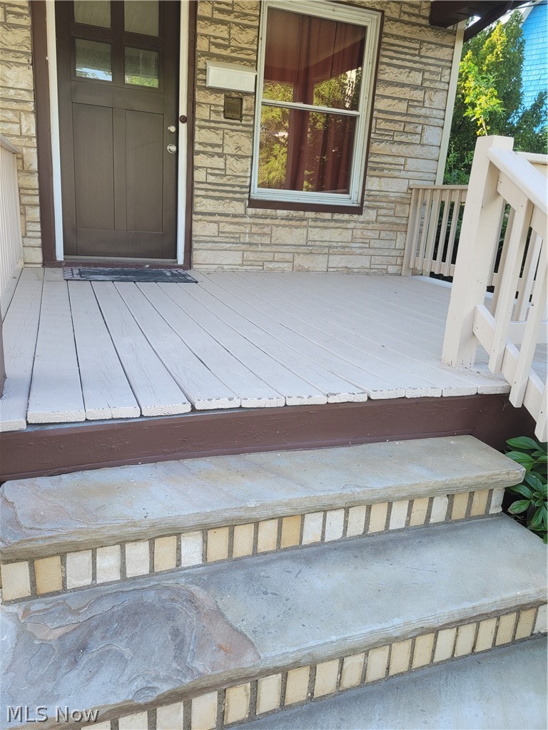 810 Woodview Road Cleveland, OH 44121 - Photo 2 of 31