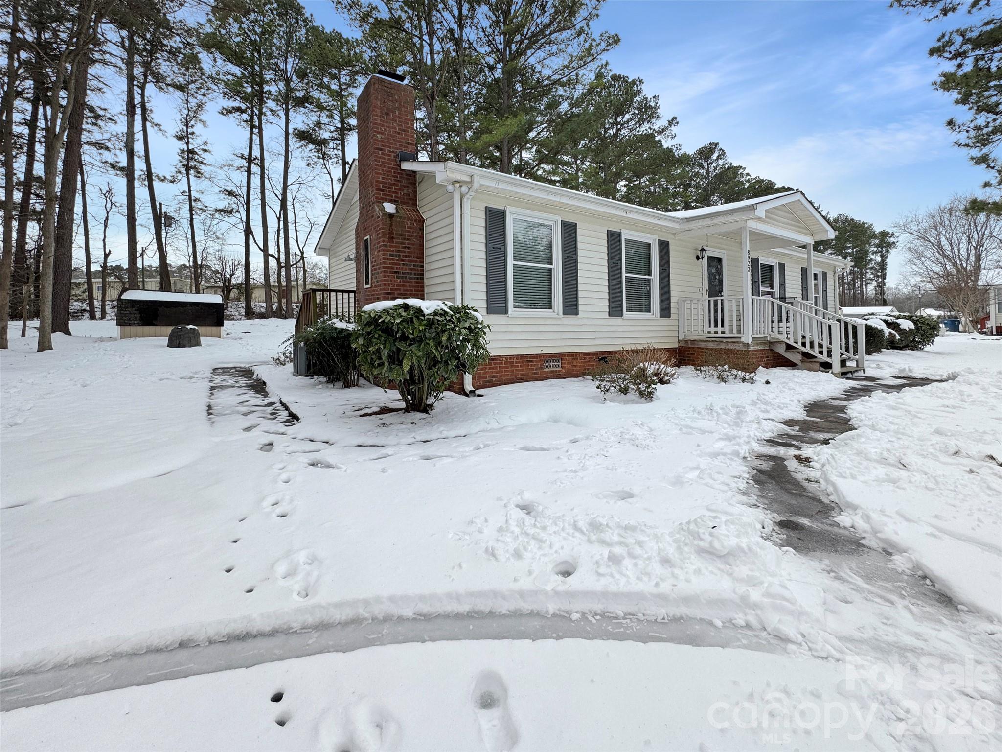 8923 Faires Road Charlotte, NC 28215 - Photo 2 of 17