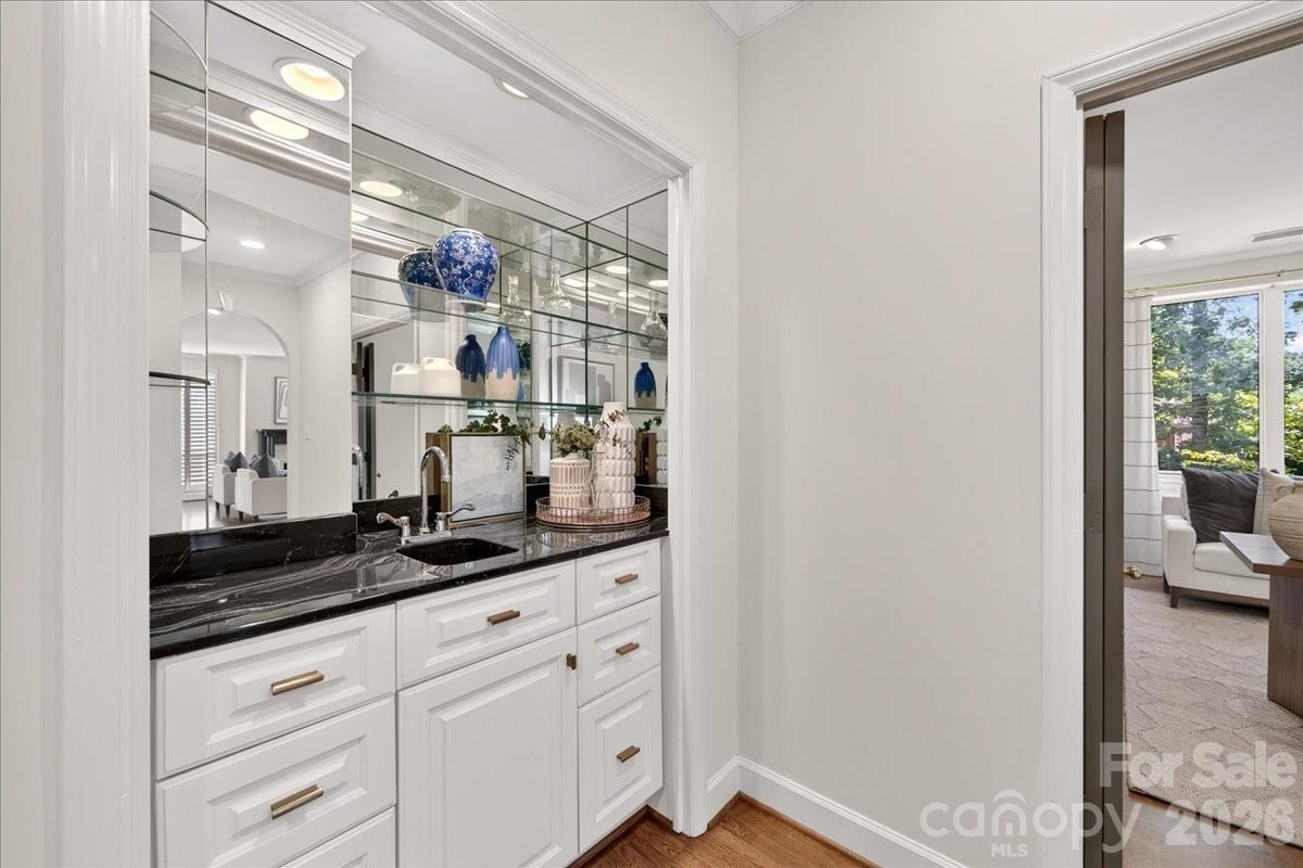 906 Cherokee Road Charlotte, NC 28207 - Photo 18 of 34 Gallery Image 18