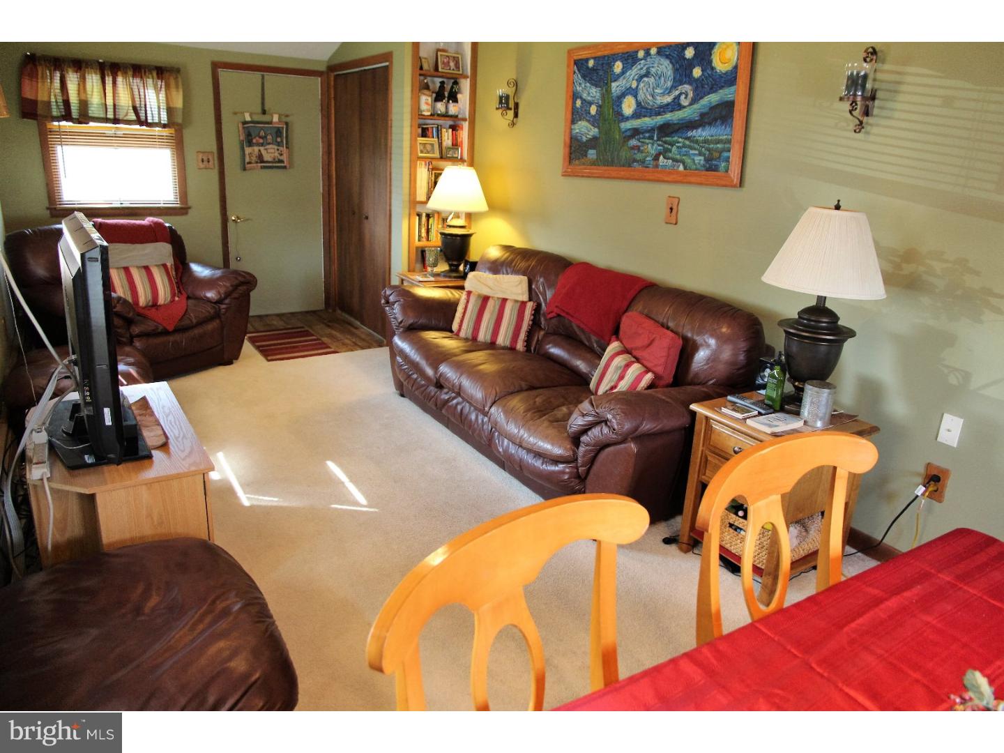 23 Hardy Road Levittown, PA 19056 - Photo 13 of 21 Family Room