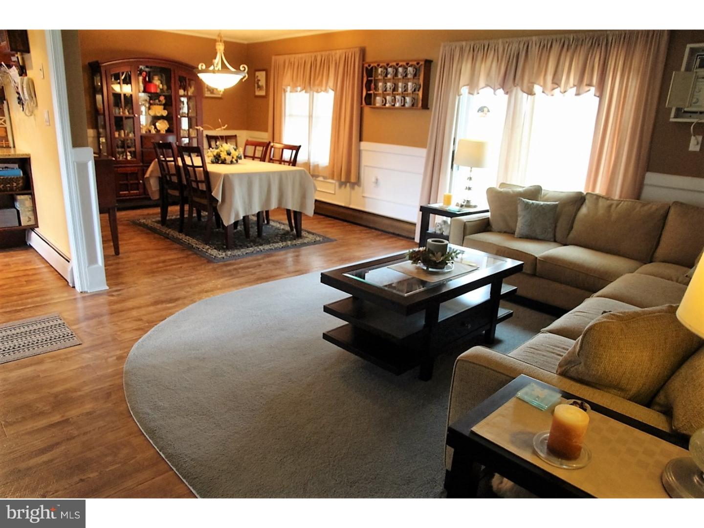 23 Hardy Road Levittown, PA 19056 - Photo 5 of 21 Living Room