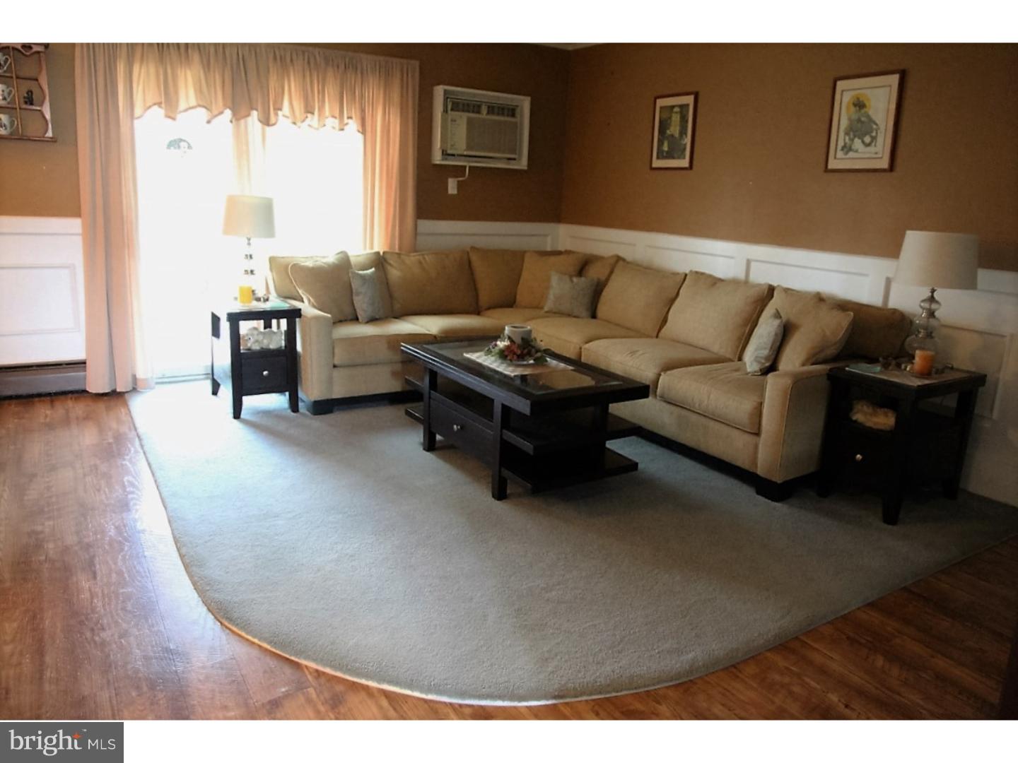 23 Hardy Road Levittown, PA 19056 - Photo 6 of 21 Living Room