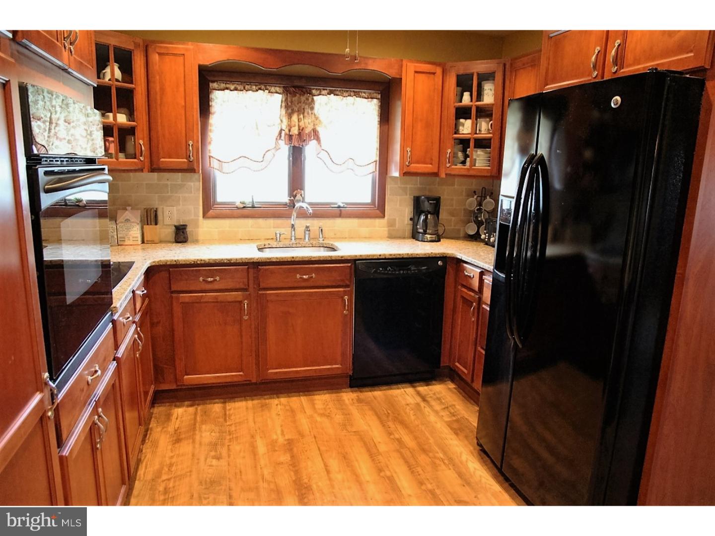 23 Hardy Road Levittown, PA 19056 - Photo 8 of 21 Kitchen