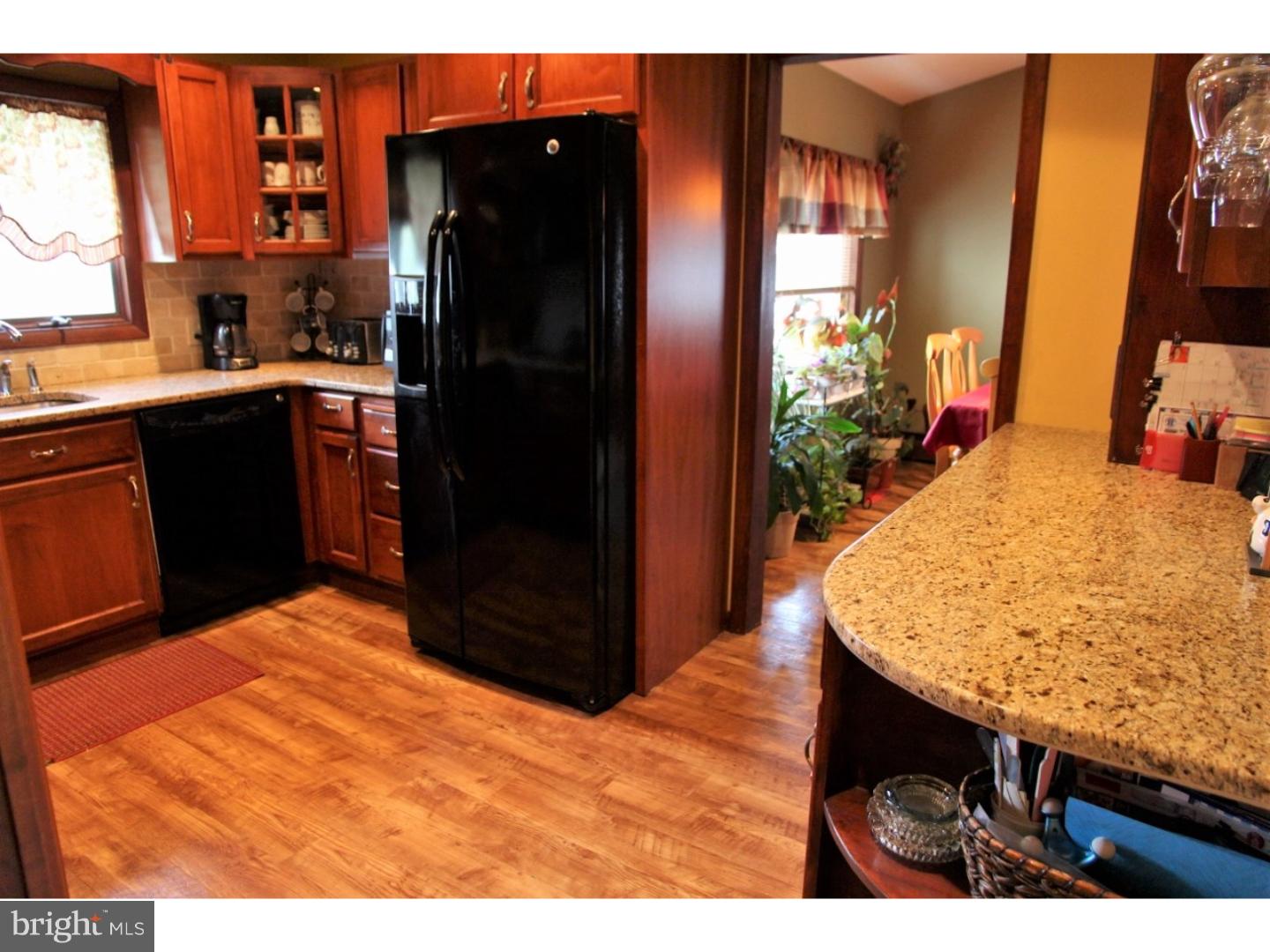 23 Hardy Road Levittown, PA 19056 - Photo 10 of 21 Kitchen