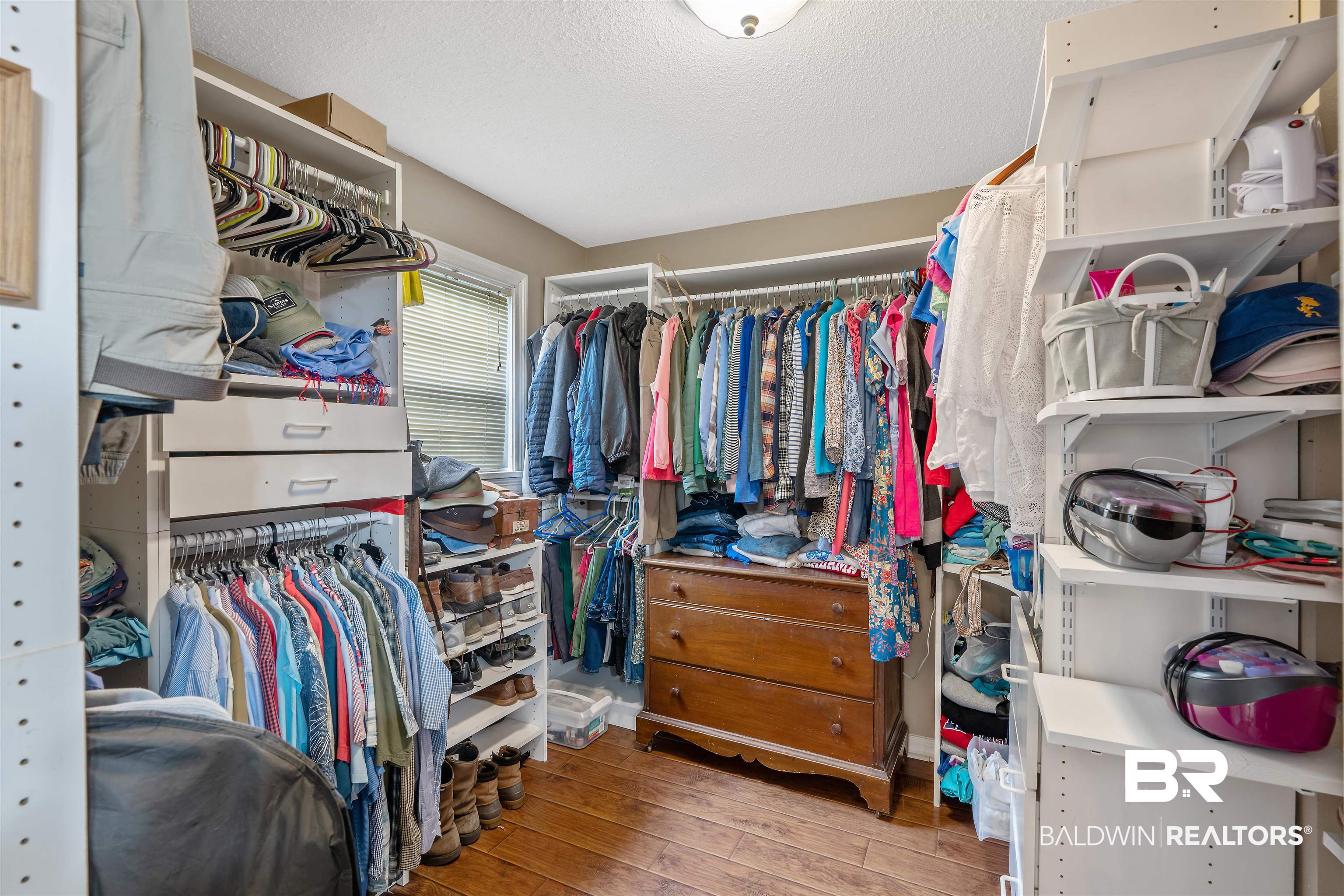 20011 Lawrence Road Fairhope, AL 36532 - Photo 23 of 41 Primary Closet