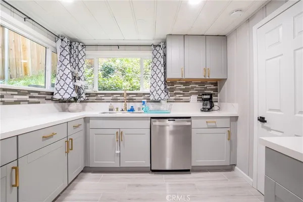 $320,000 | 23777 Pioneer Camp Road, Crestline, CA 92325