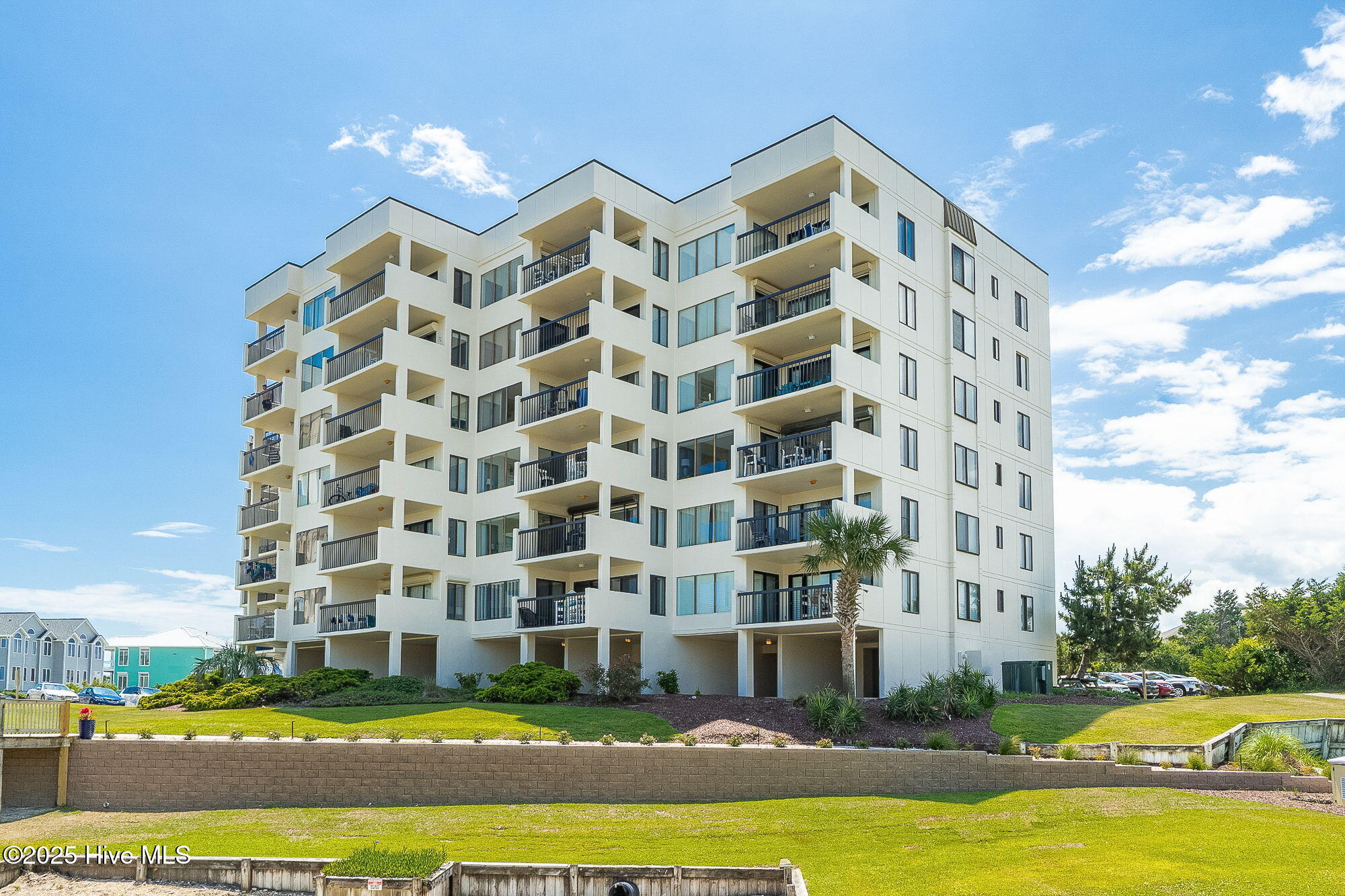 8801 Reed Drive, Unit 612 Emerald Isle, NC 28594 - Photo 4 of 29 6-web-or-mls-chadwick-visuals-8801-reed-