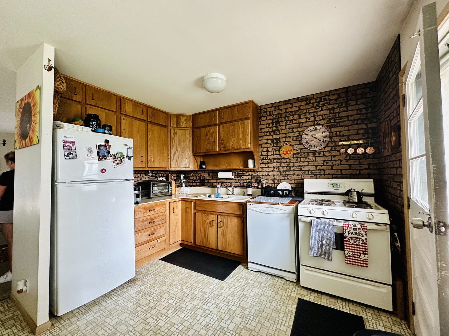 701 Parkside Circle Streamwood, IL 60107 - Photo 3 of 13 a kitchen with a stove top oven and refrigerator