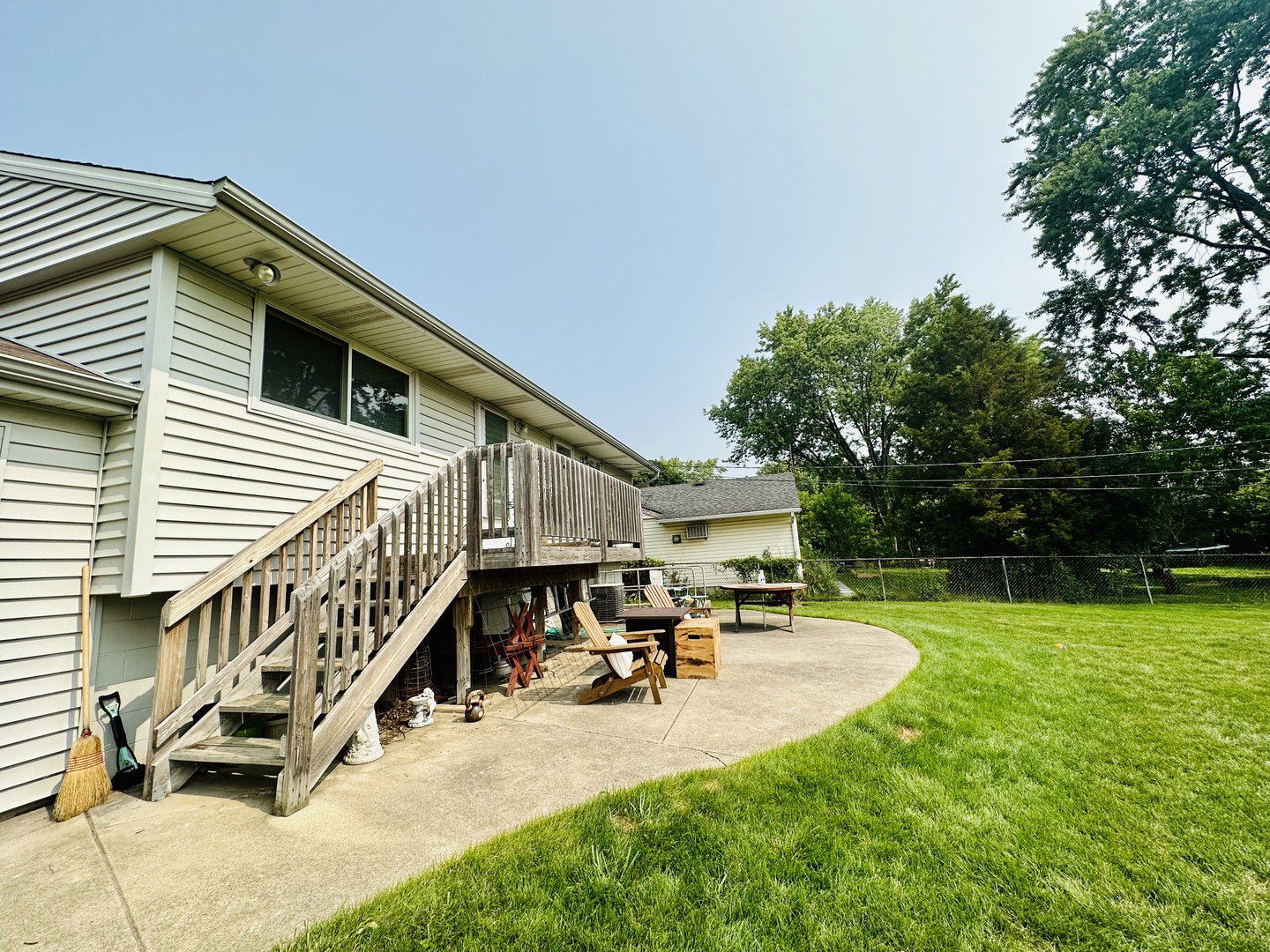 701 Parkside Circle Streamwood, IL 60107 - Photo 10 of 13 a view of a patio with a table and chairs
