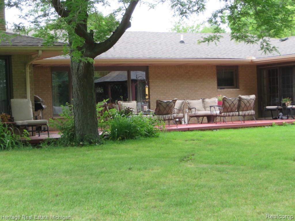 330 North Eager Road Howell, MI 48843 - Photo 3 of 47 IMG_1497.jpg