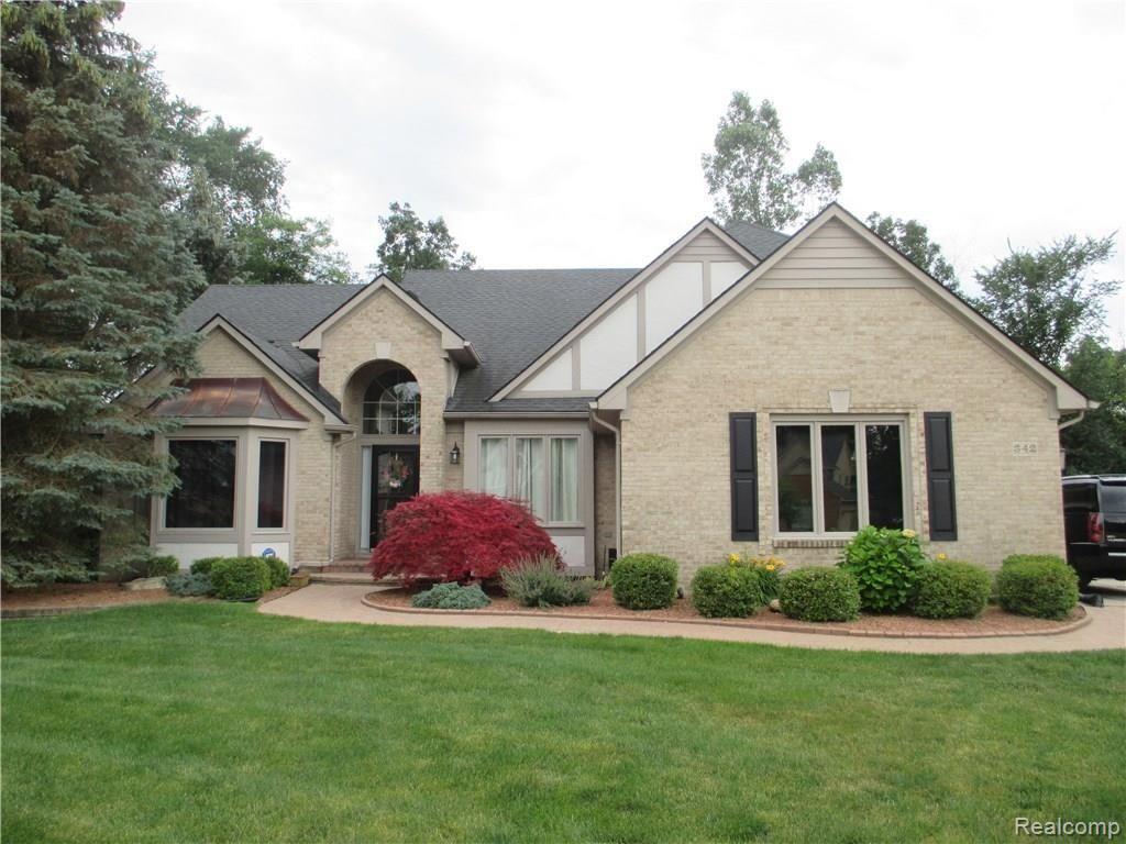 342 Jonathan Drive Rochester Hills, MI 48307 - Photo 1 of 25