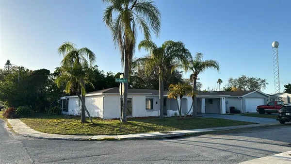 $329,999 | 1715 Kenilworth Street, Holiday, FL 34691