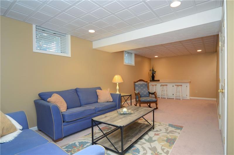 4 Wellington Court McKees Rocks, PA 15136 - Photo 21 of 24 LIGHT NEUTRAL DECOR AND RECESSED LIGHTING