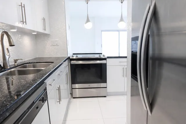 $2,925 | 880 Northeast 69th Street, Unit 8S, Miami, FL 33138