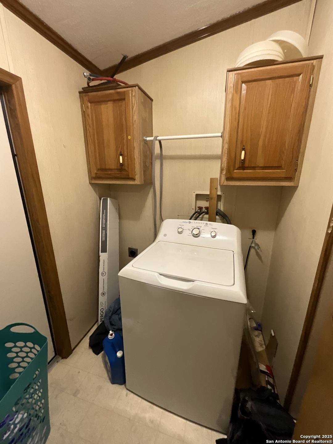 1 3rd Street Pettus, TX 78146 - Photo 9 of 16 a utility room with dryer and washer