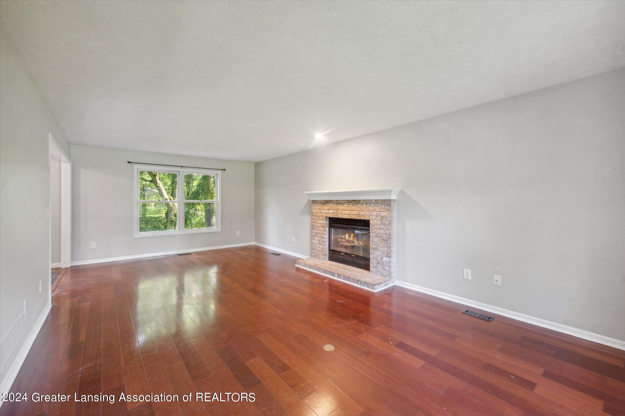 174 Newman Road Okemos, MI 48864 - Photo 7 of 54 07-174-Newman-Rd-Okemos-MI-48864-WindowS