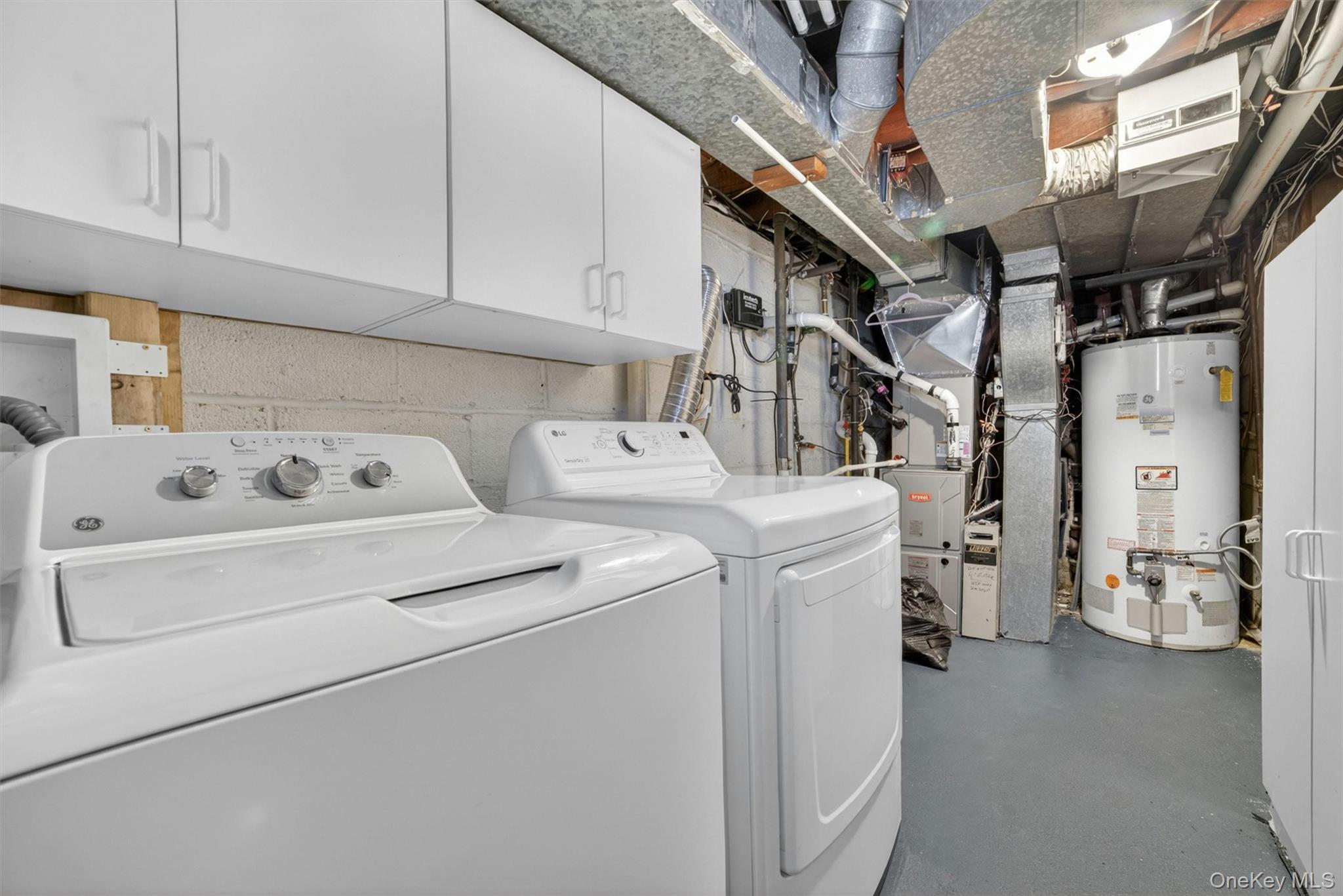 263 Croydon Road Yonkers, NY 10710 - Photo 34 of 43 a utility room with dryer and washer