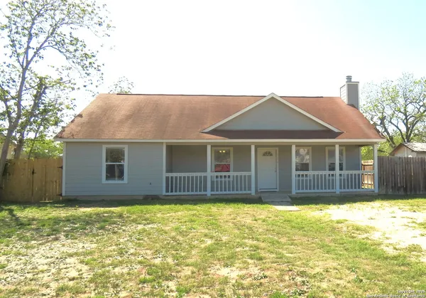 $245,000 | 303 North Windy Knoll Drive, Devine, TX 78016