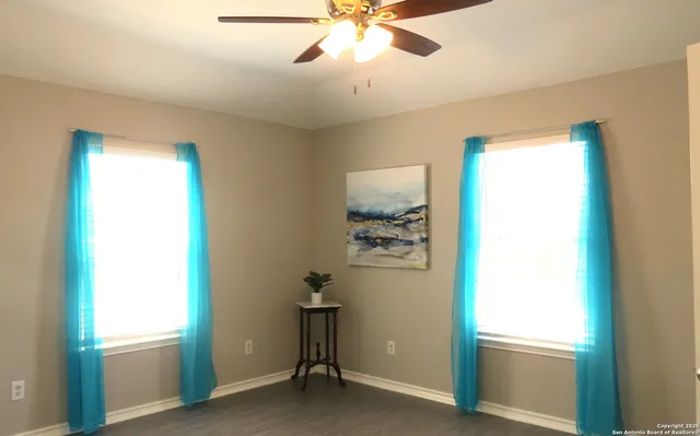 $245,000 | 303 North Windy Knoll Drive, Devine, TX 78016