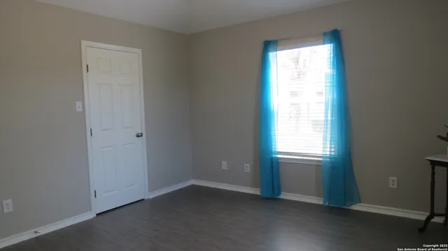 $245,000 | 303 North Windy Knoll Drive, Devine, TX 78016