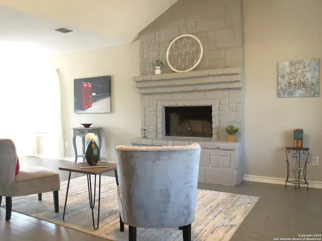 $245,000 | 303 North Windy Knoll Drive, Devine, TX 78016