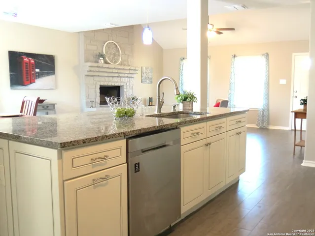 $245,000 | 303 North Windy Knoll Drive, Devine, TX 78016