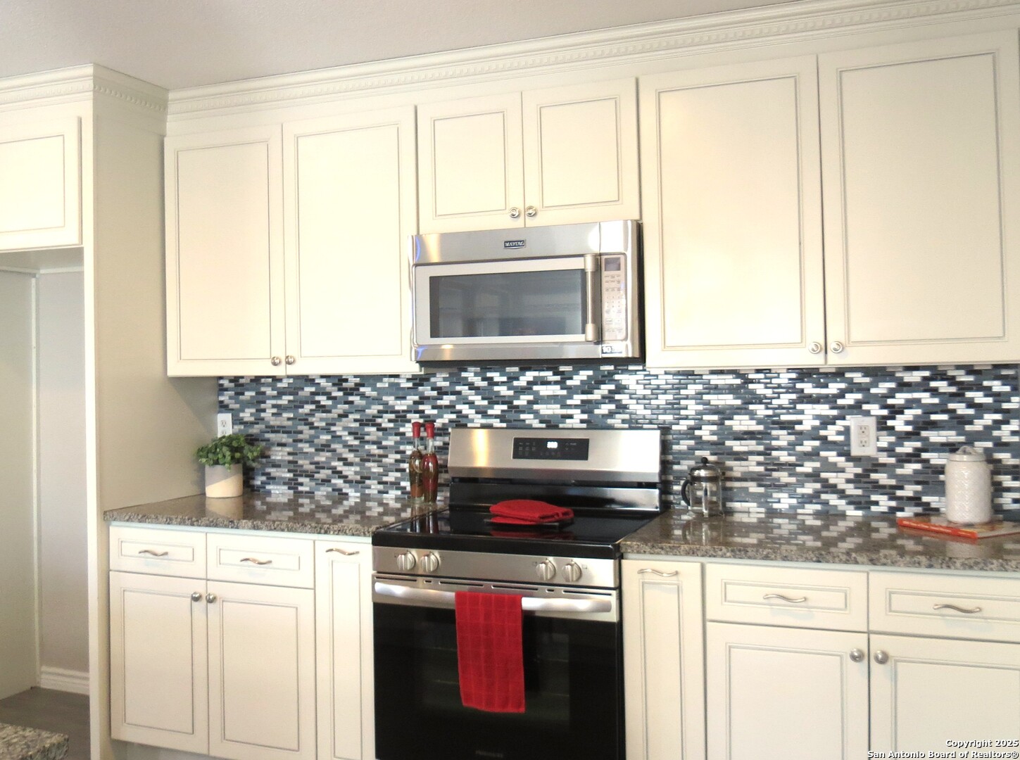 303 North Windy Knoll Drive Devine, TX 78016 - Photo 6 of 14