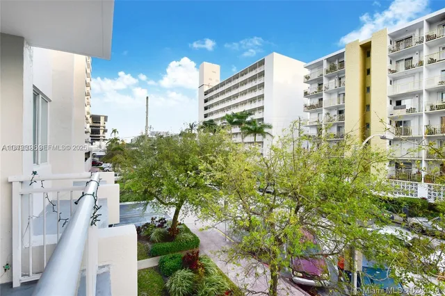 $3,000 | 1345 Lincoln Road, Unit 305, Miami Beach, FL 33139