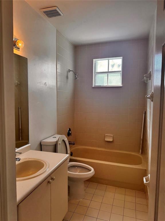 15746 Southwest 41st Street Miramar, FL 33027 - Photo 17 of 20 a bathroom with a toilet a sink and bathtub